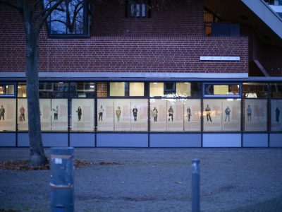 Vogelperspektive auf das Gemeinschaftshaus Neukölln mit Blick auf das Kunstwerk Kiezfenster